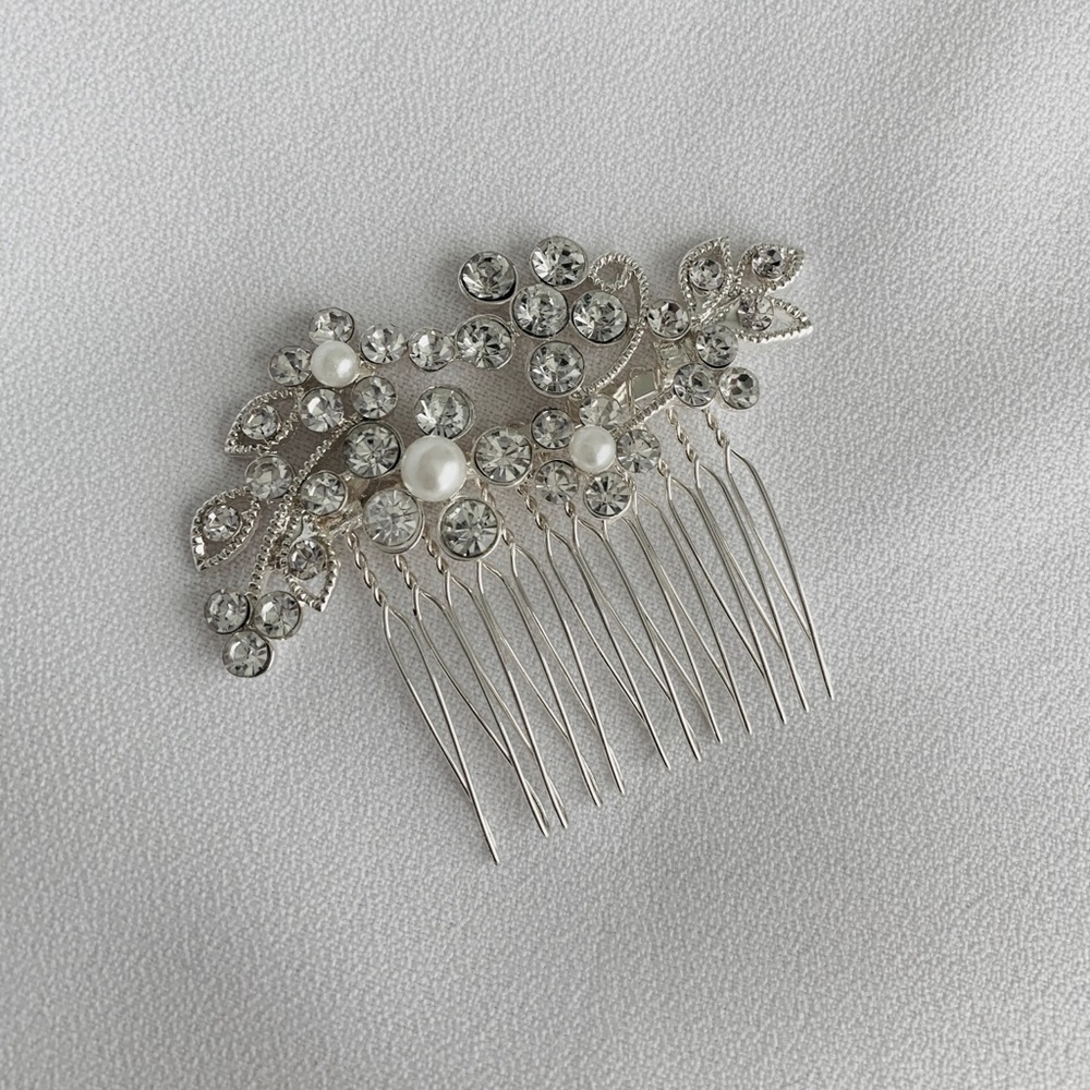 Beautiful Crystal Hairpiece ~ BRIDAL / Prom